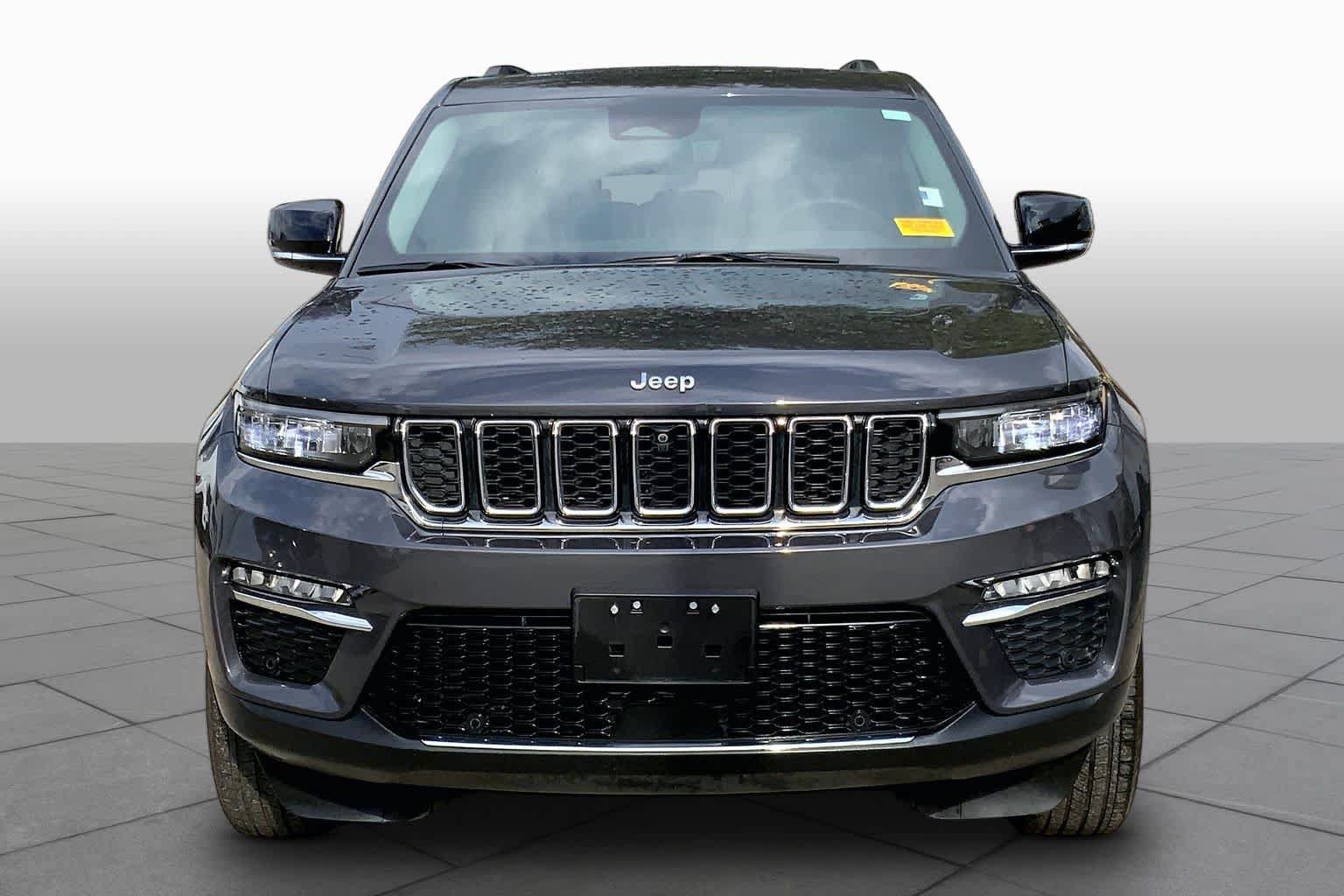 Used 2023 Jeep Grand Cherokee Limited w/ Luxury Tech Group II RWD image 4