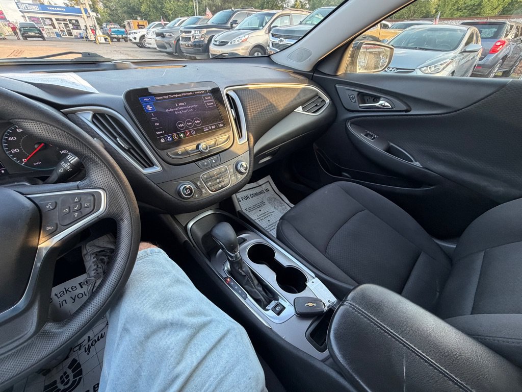 Used 2022 Chevrolet Malibu LT FWD image 14