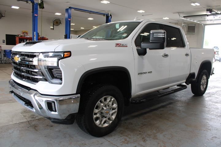 Used 2025 Chevrolet Silverado 2500 LTZ w/ LTZ Premium Package AWD/4WD image 6