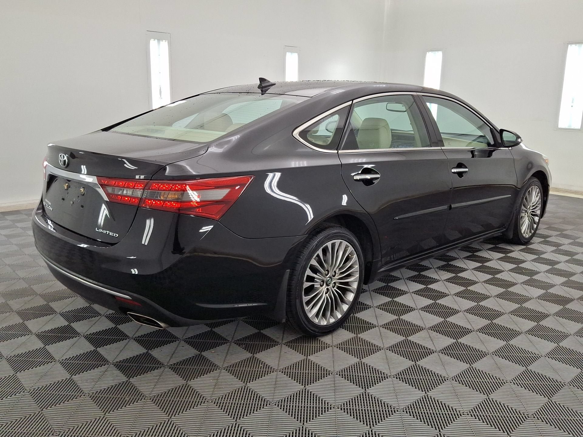 Used 2016 Toyota Avalon Limited w/ Protection Package FWD image 25