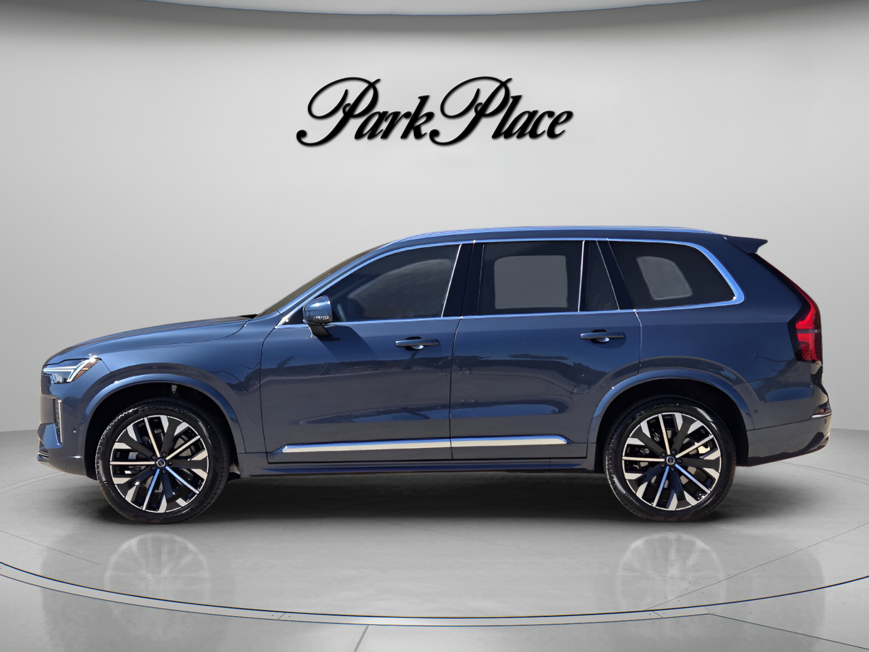 Used 2026 Volvo XC90 B6 Plus w/ Protection Package Premier AWD/4WD image 2