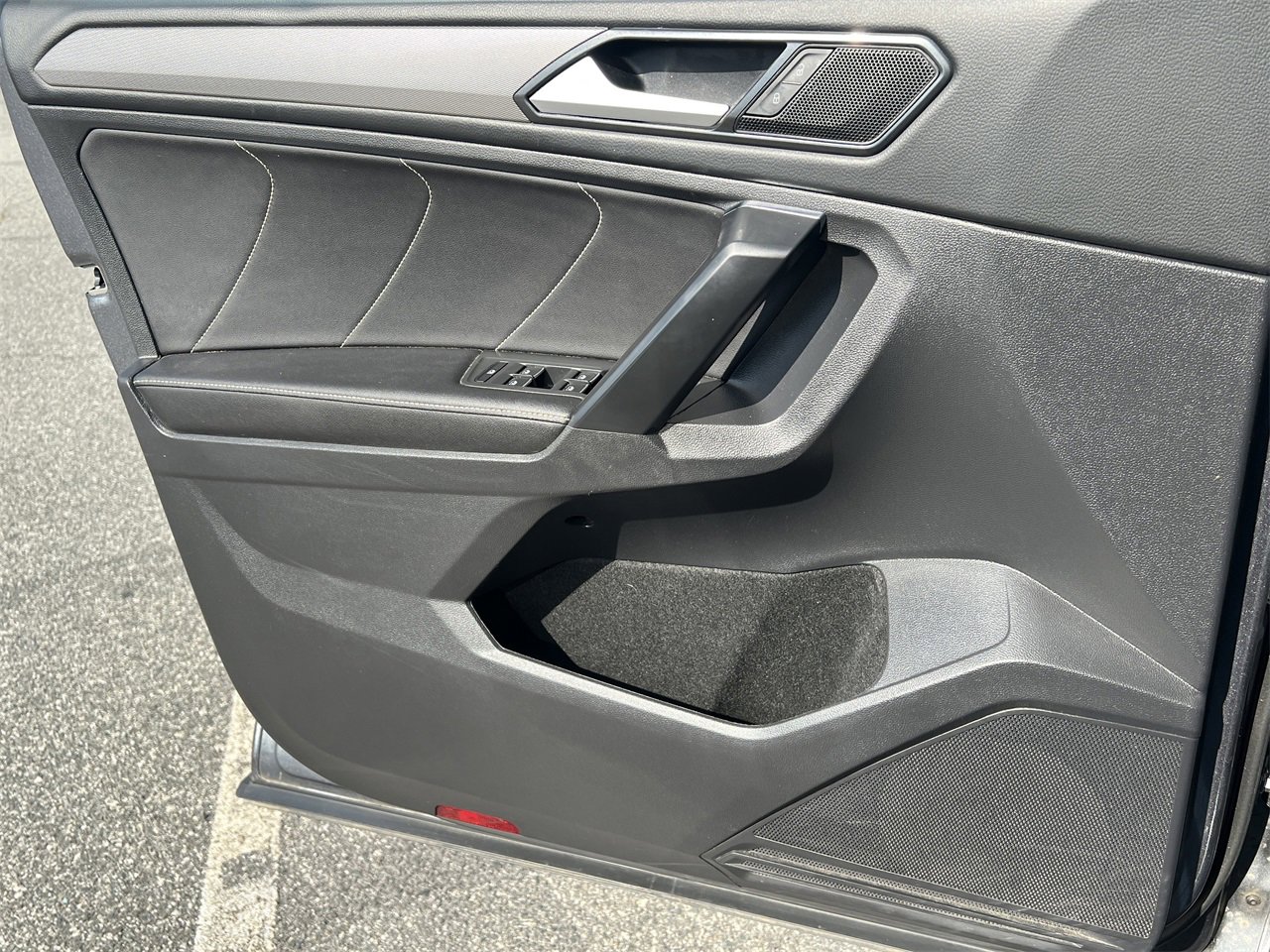 Used 2023 Volkswagen Tiguan SE image 15