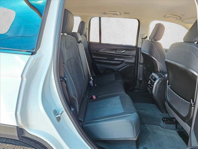 Used 2023 Jeep Grand Cherokee Laredo w/ Luxury Tech Group I image 19