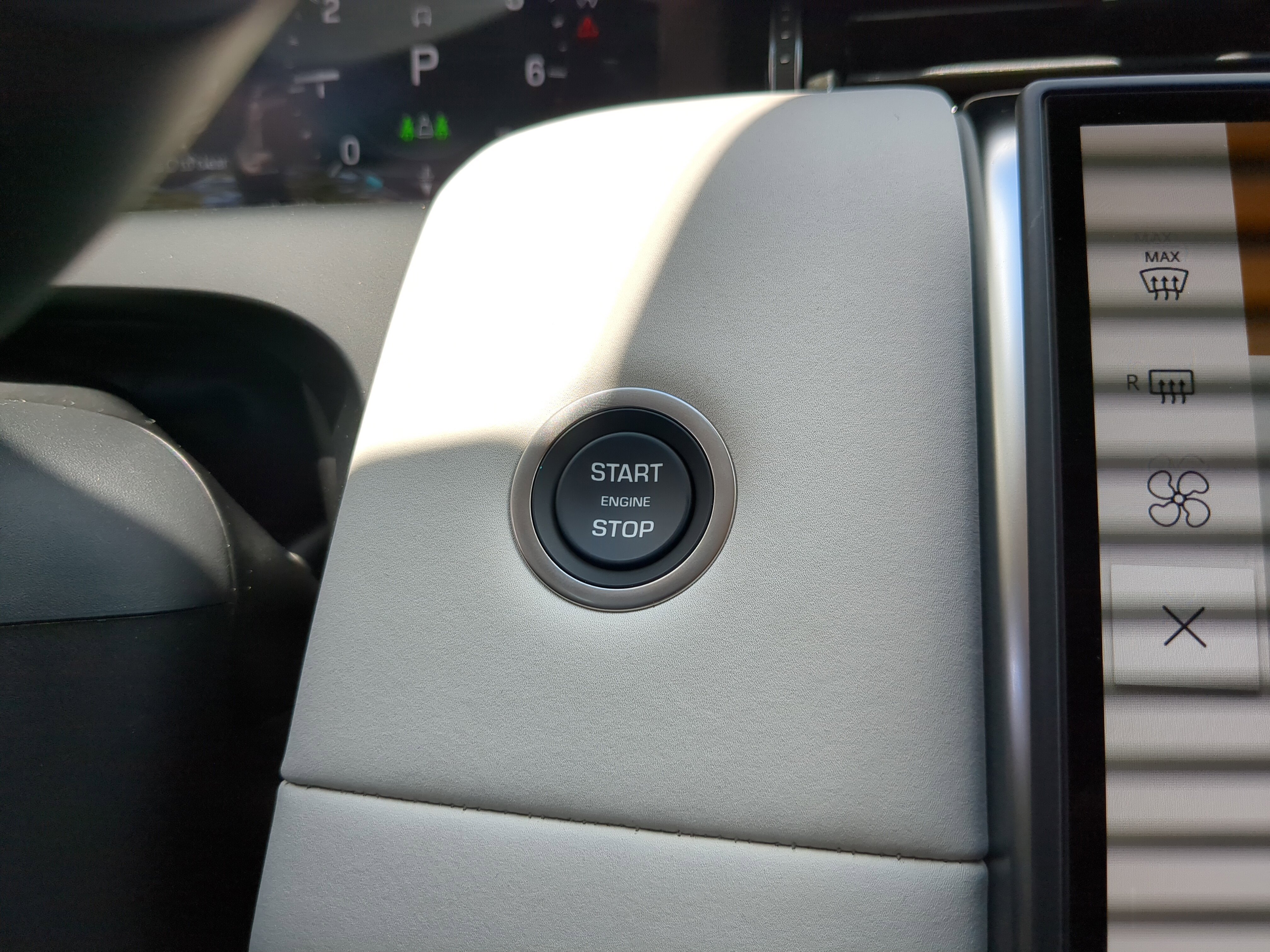 New 2025 Land Rover Discovery Sport S image 29