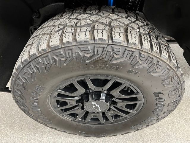 Used 2024 Chevrolet Silverado 2500 ZR2 w/ Technology Package image 13