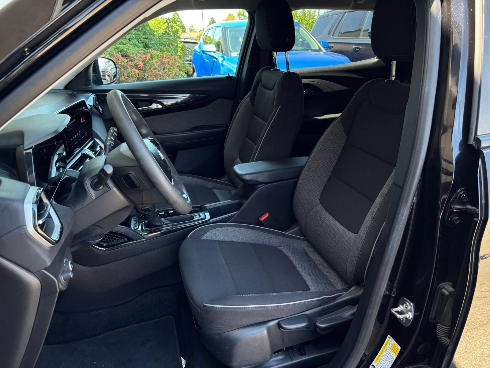 Used 2025 Chevrolet TrailBlazer LT FWD image 35