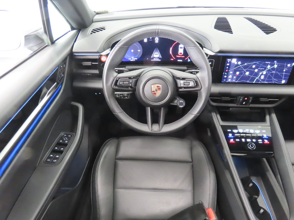 Certified 2025 Porsche Macan Electric w/ Premium Package RWD image 16