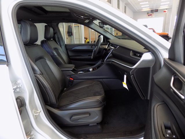 New 2024 Jeep Grand Cherokee L Altitude AWD/4WD image 23