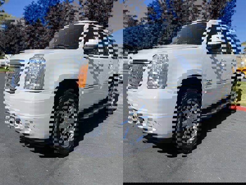 Used 2013 GMC Yukon Denali image 7