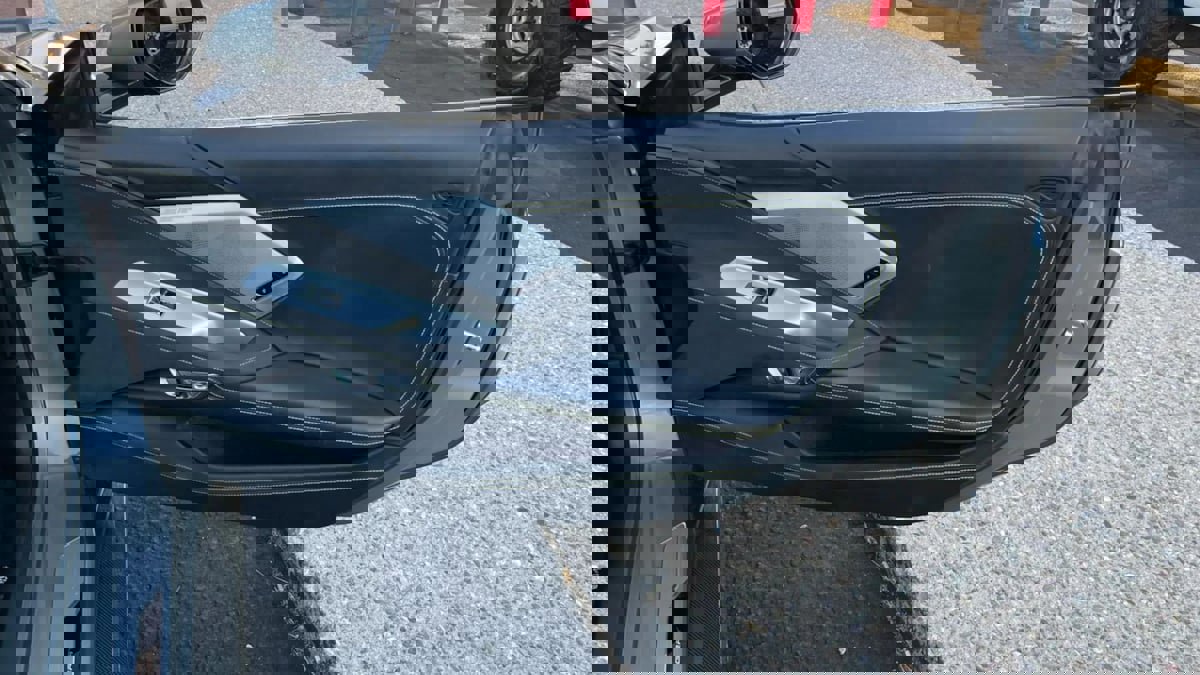 Used 2022 Chevrolet Corvette Stingray Premium Conv w/ Z51 Performance Package image 34