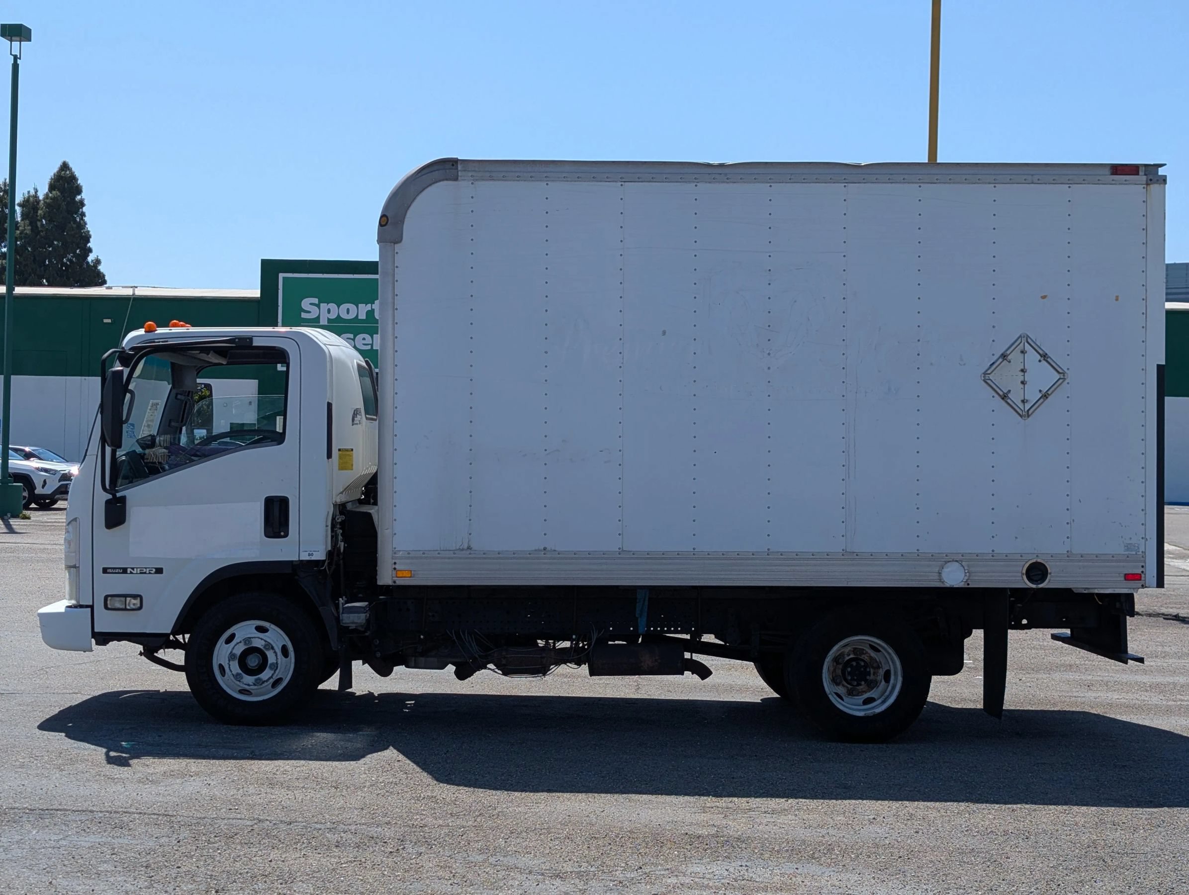 Used 2016 Isuzu NPR RWD image 4