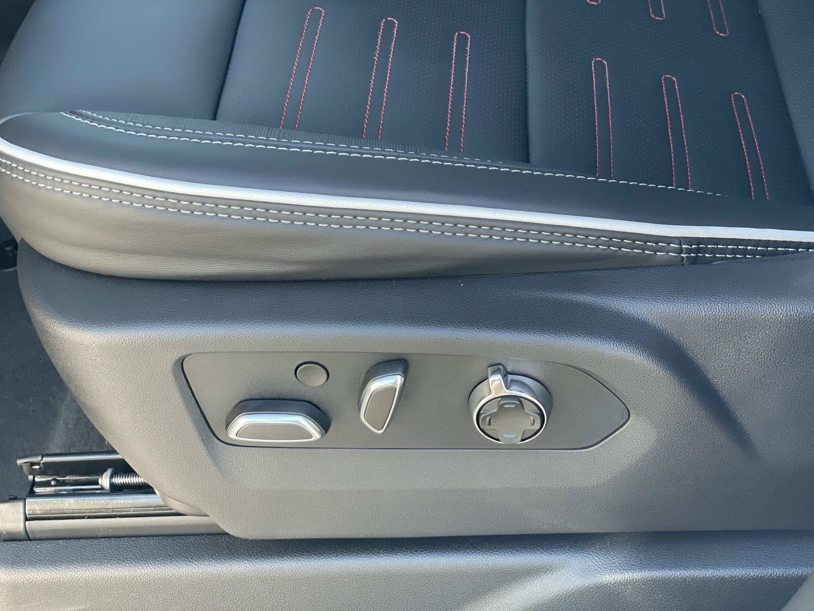 New 2026 GMC Yukon AT4 Ultimate AWD/4WD image 21