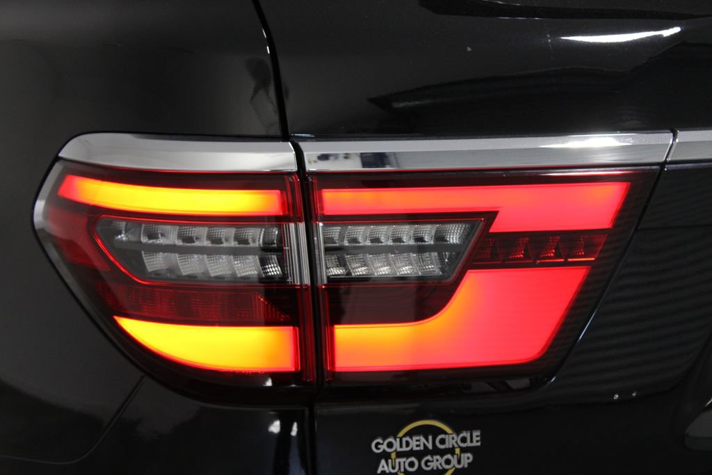 Used 2024 Nissan Armada SV image 49