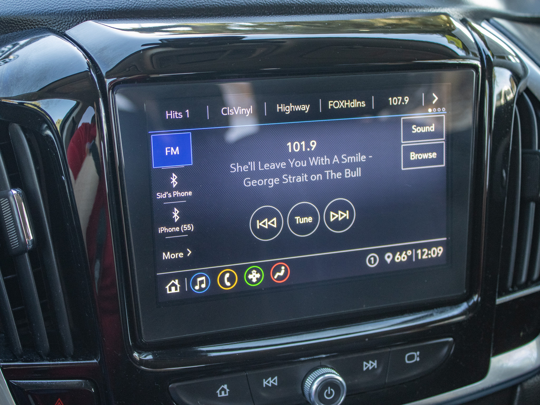 Used 2021 Chevrolet Traverse LT w/ LPO, Blackout Package AWD/4WD image 36