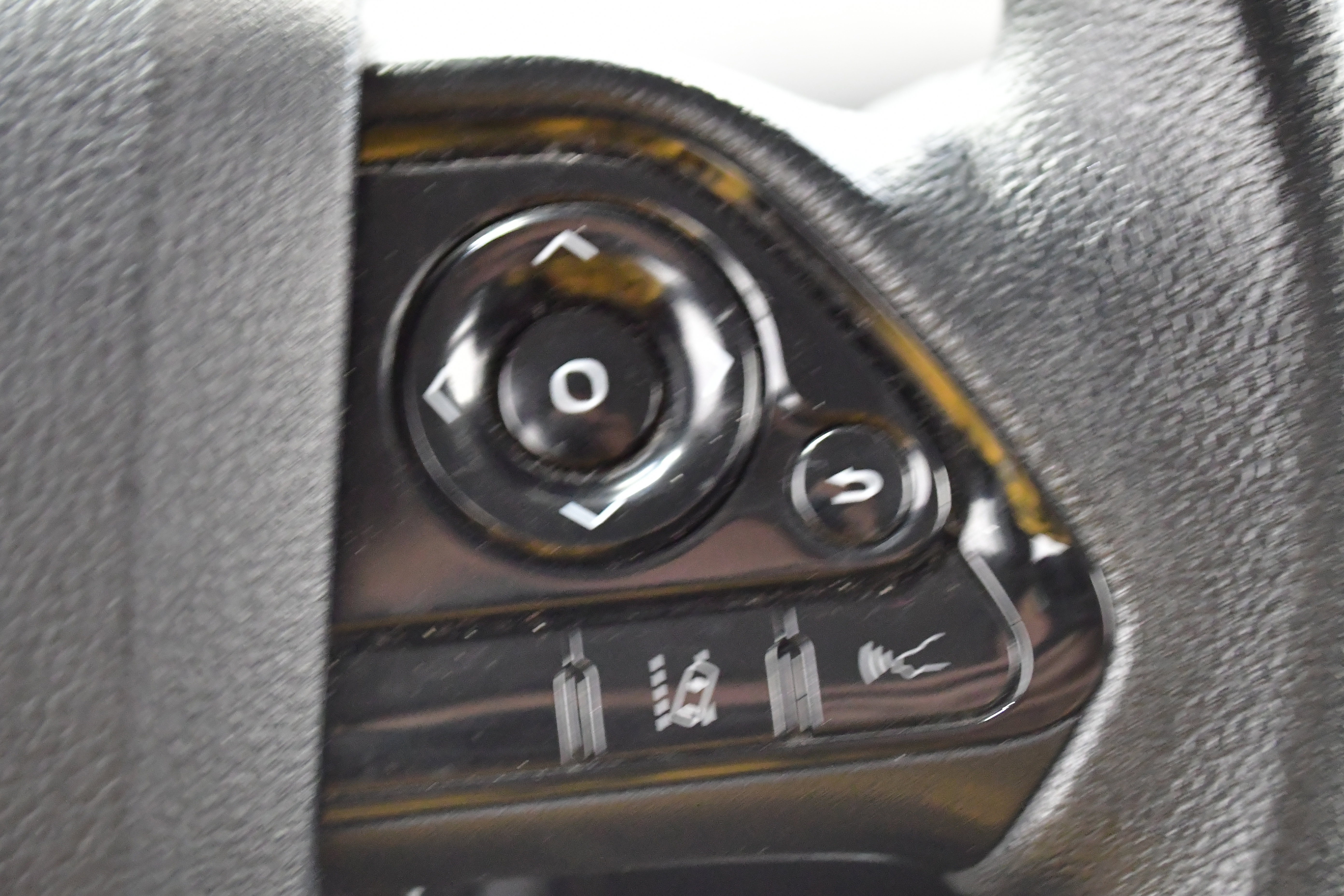 Used 2022 Toyota Prius LE image 38