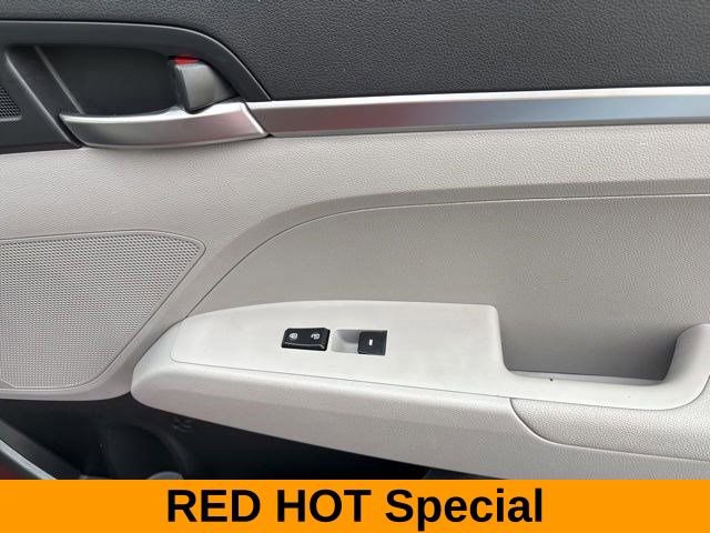 Used 2019 Hyundai Elantra SE image 38