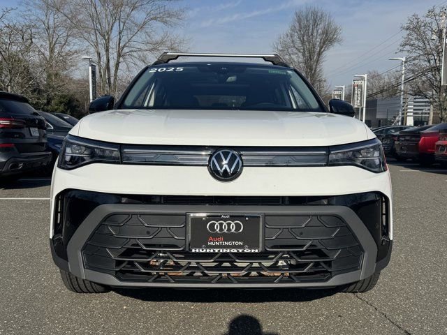 Used 2025 Volkswagen Taos SE image 2