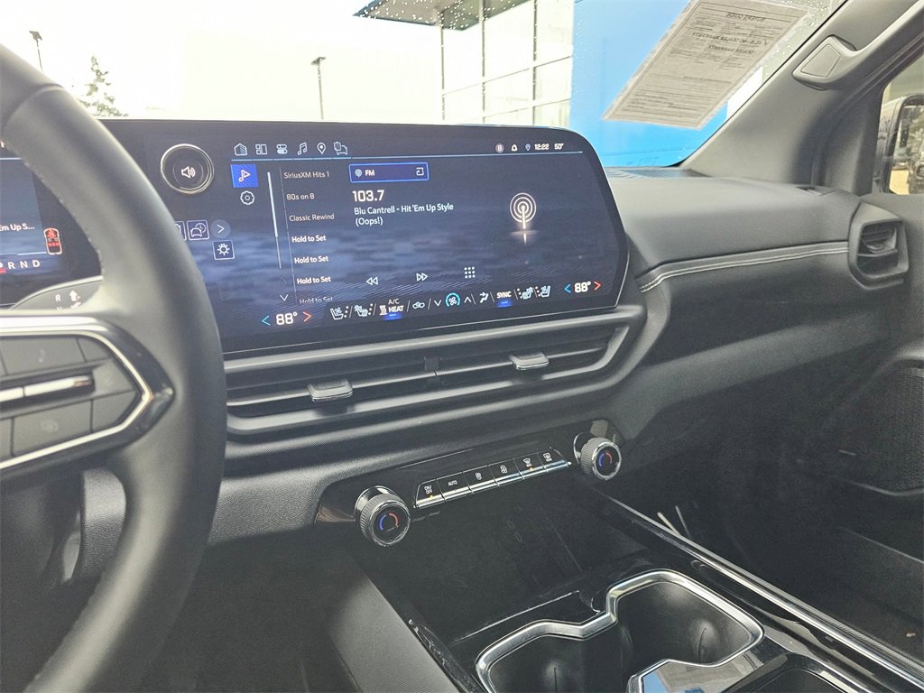 Used 2025 Chevrolet Silverado EV LT image 28