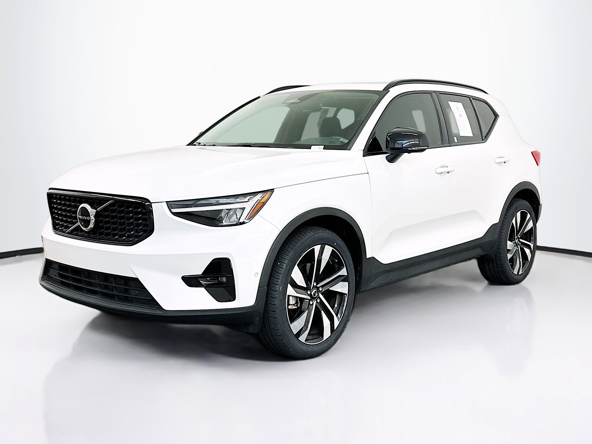 Used 2023 Volvo XC40 B5 Plus w/ Protection Package image 3