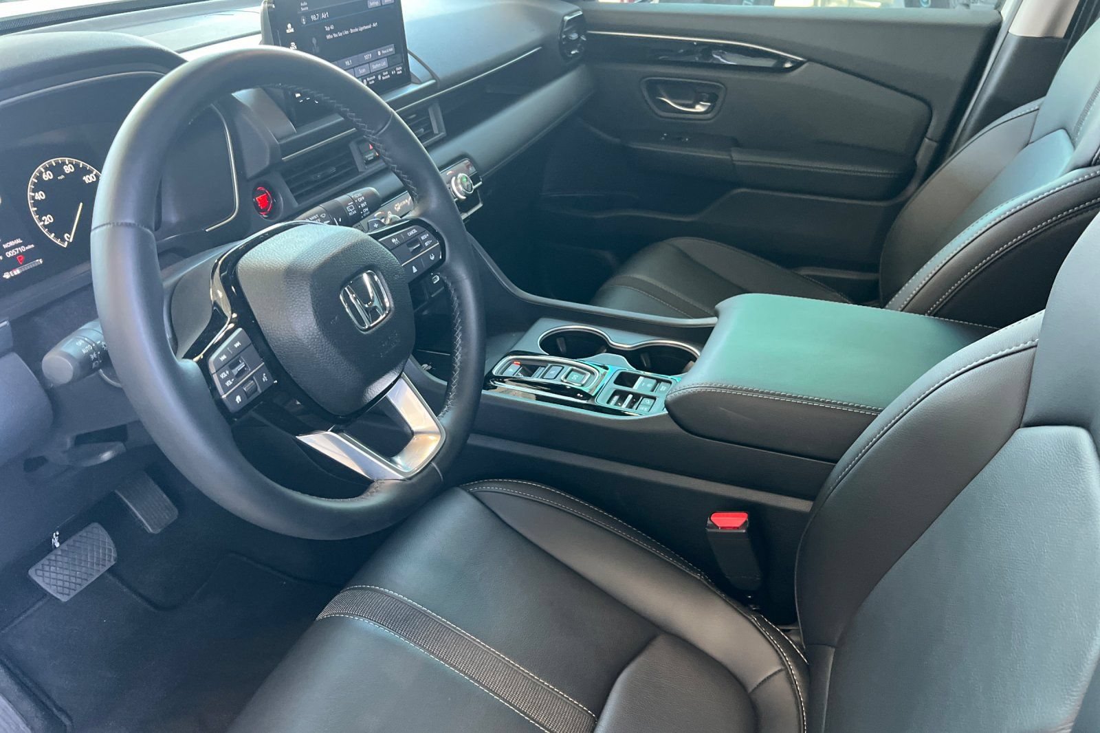 Used 2025 Honda Pilot Touring image 7