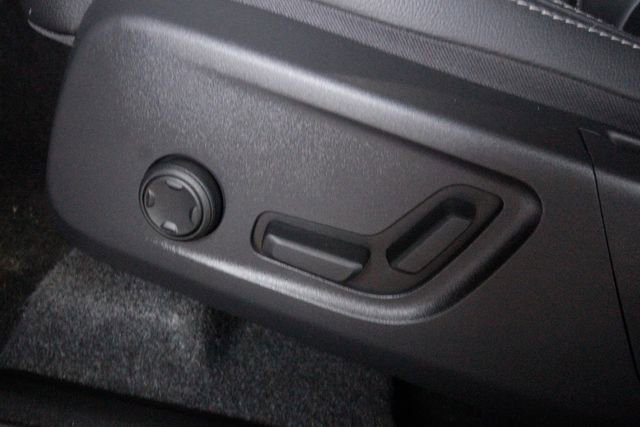 Certified 2025 Volvo XC40 B5 Plus image 12