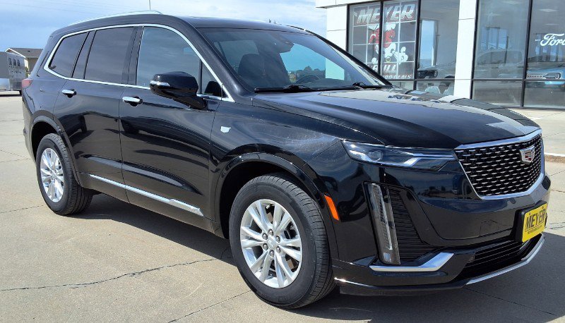 Used 2024 Cadillac XT6 Luxury w/ LPO, Floor Liner Package AWD/4WD image 2