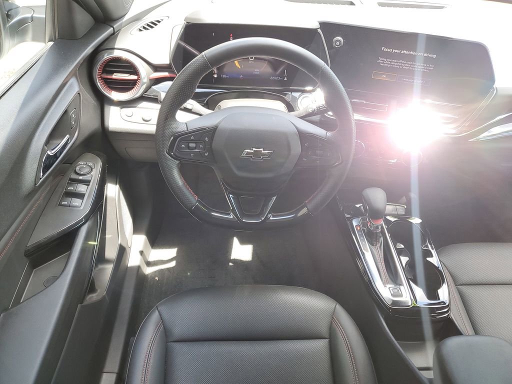 Used 2024 Chevrolet Trax RS FWD image 13