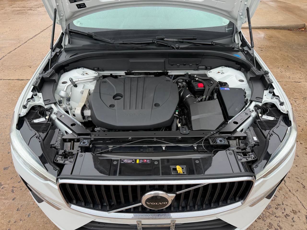Used 2022 Volvo XC60 B5 Momentum AWD/4WD image 24
