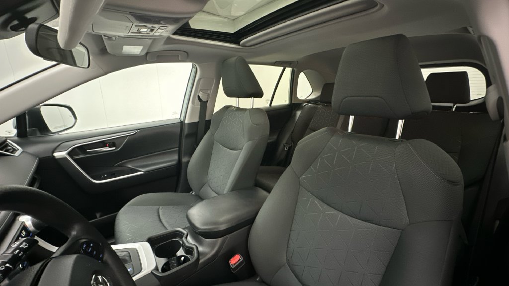 Used 2021 Toyota RAV4 XLE w/ Convenience Package AWD/4WD image 9