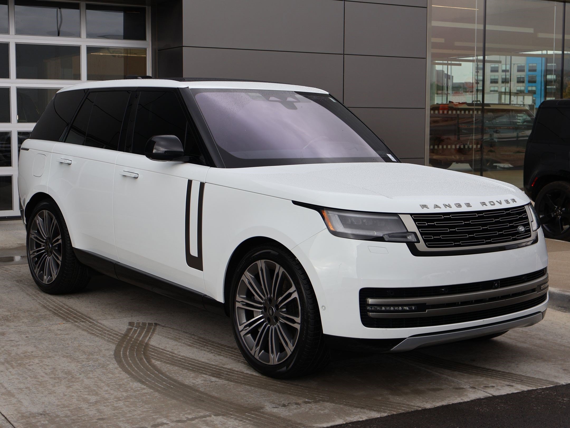 Certified 2023 Land Rover Range Rover SE AWD/4WD image 3