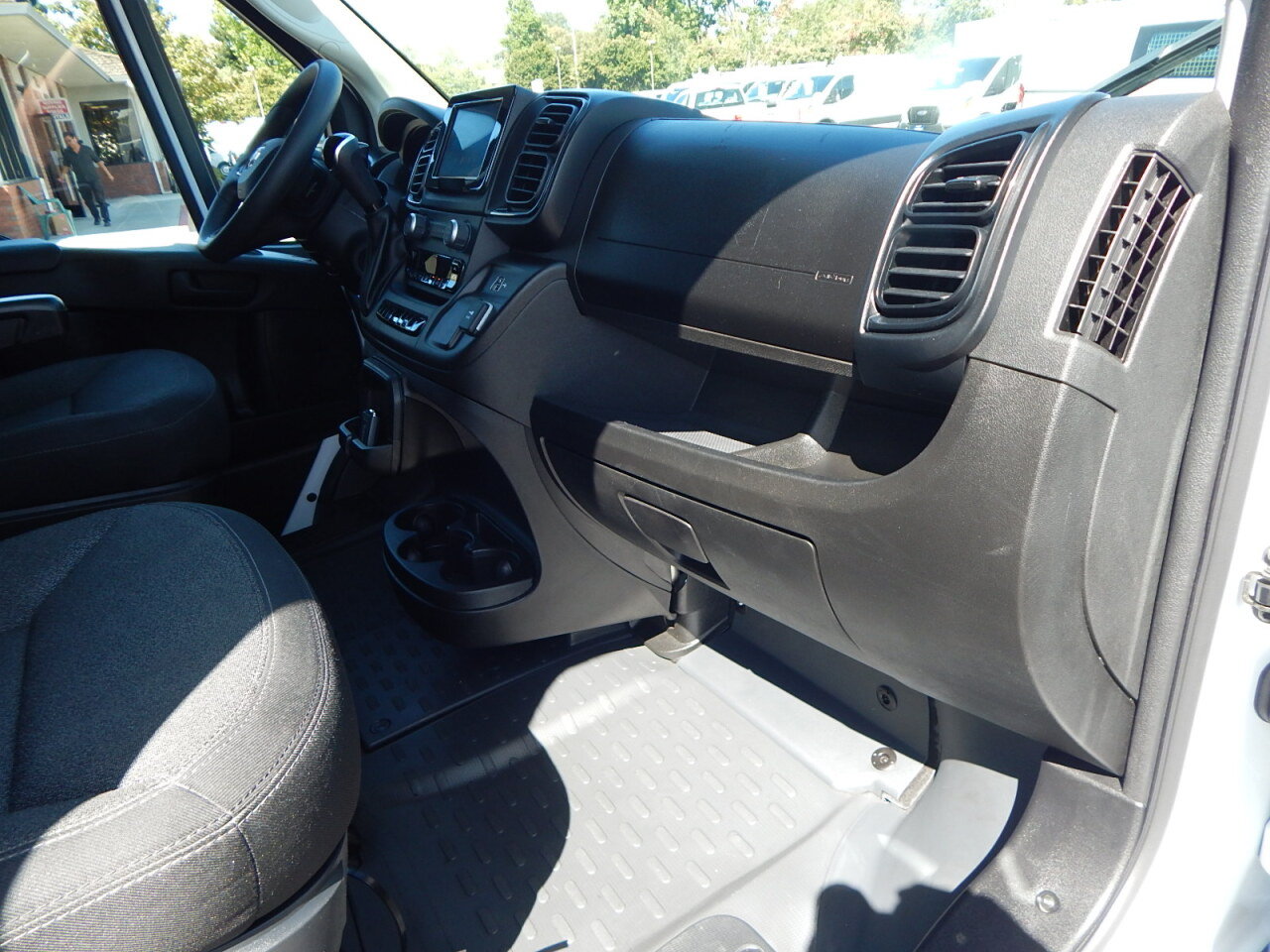 Used 2025 RAM ProMaster 2500 w/ U-Haul Equipment Group FWD image 21