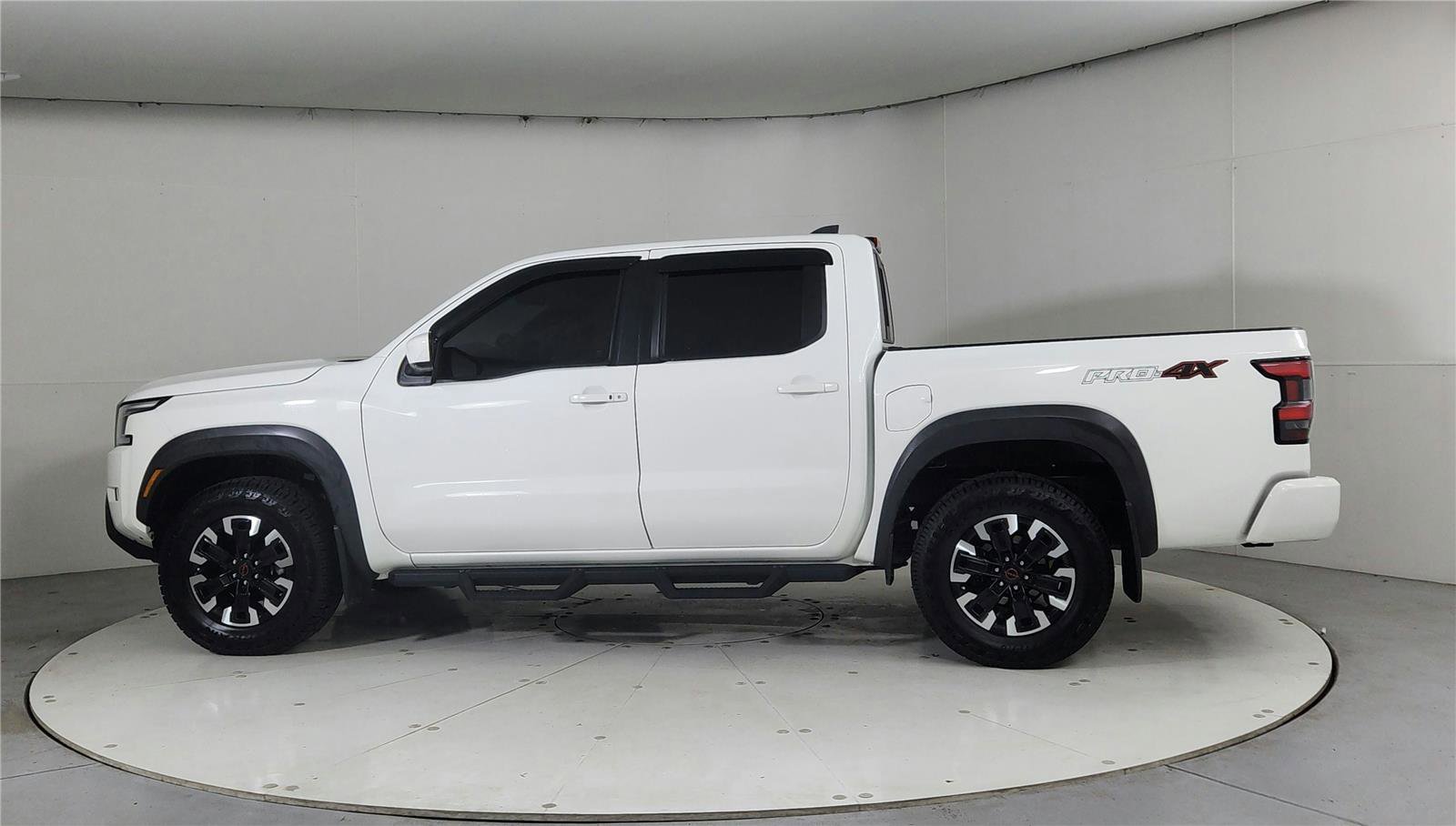Used 2022 Nissan Frontier PRO-4X w/ Off-Road Protection Package image 4
