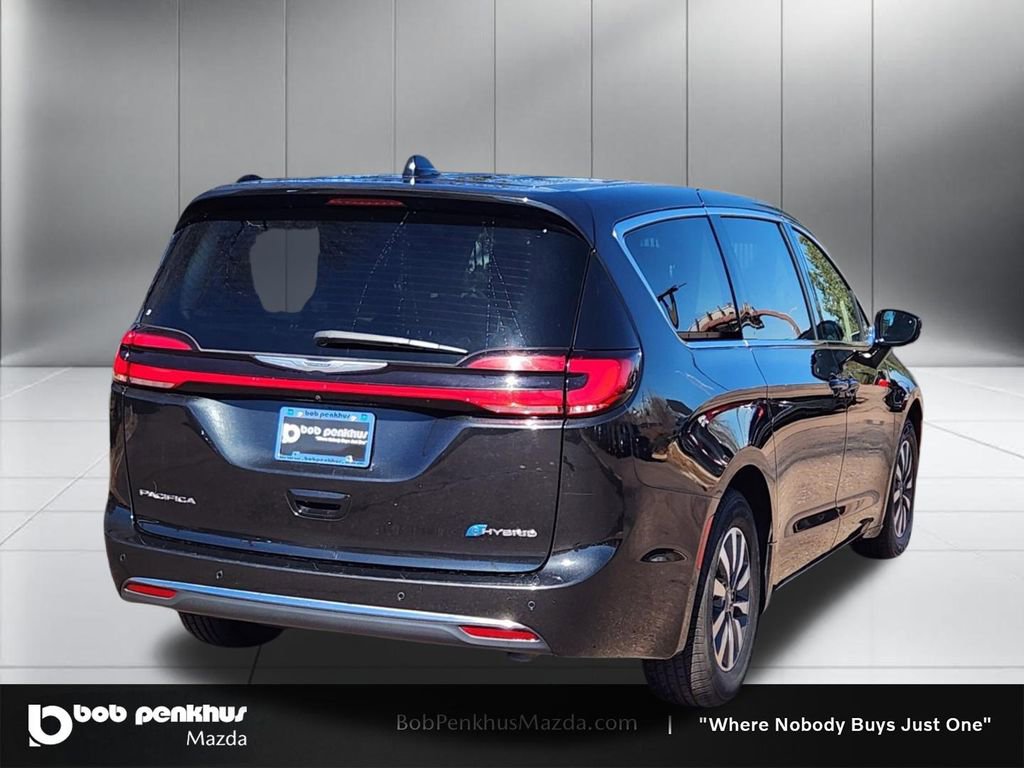 Used 2024 Chrysler Pacifica Select image 24