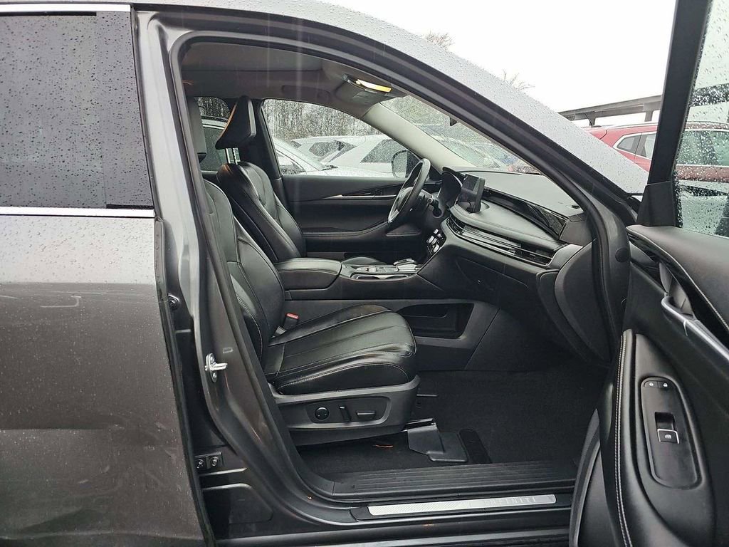 Used 2023 INFINITI QX60 Pure image 10