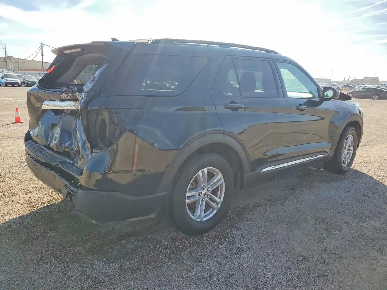 Used 2024 Ford Explorer XLT w/ Equipment Group 202A RWD image 3