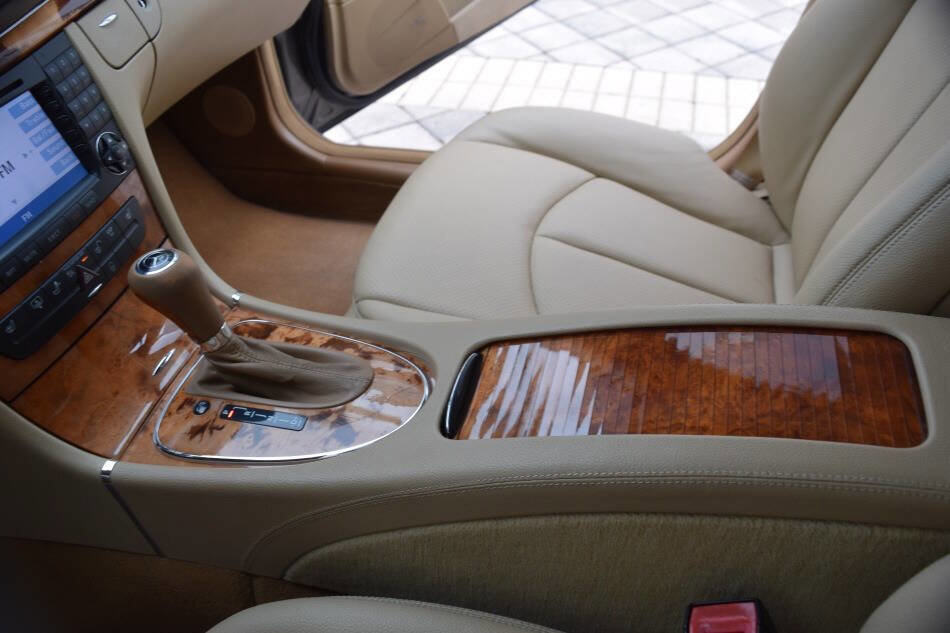 Used 2008 Mercedes-Benz E 350 4MATIC Sedan image 58