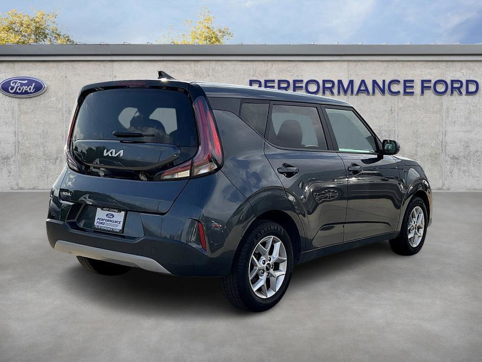 Used 2023 Kia Soul LX w/ LX Technology Package image 5