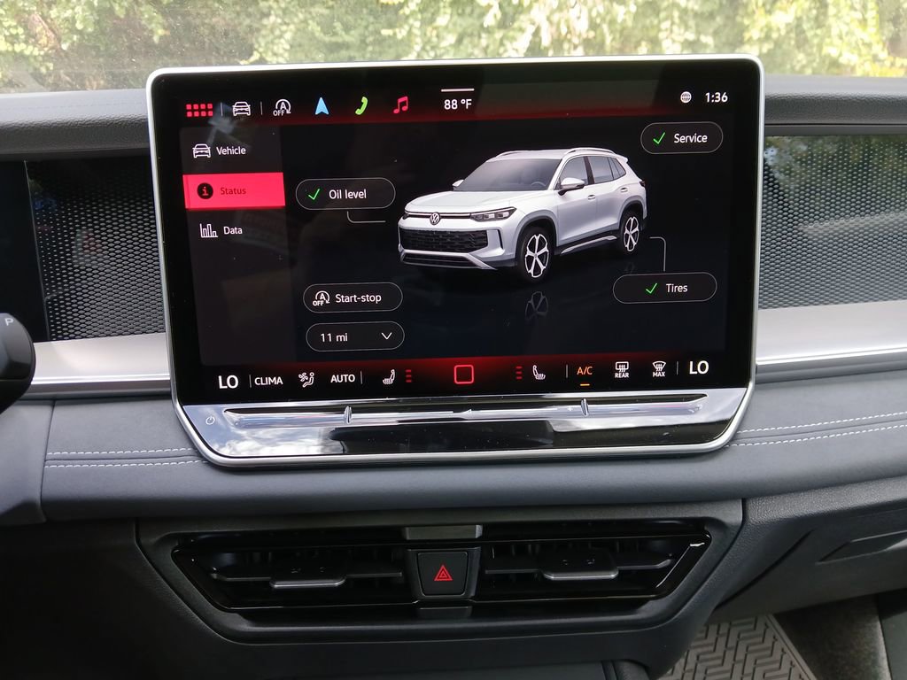 New 2025 Volkswagen Tiguan SE image 18