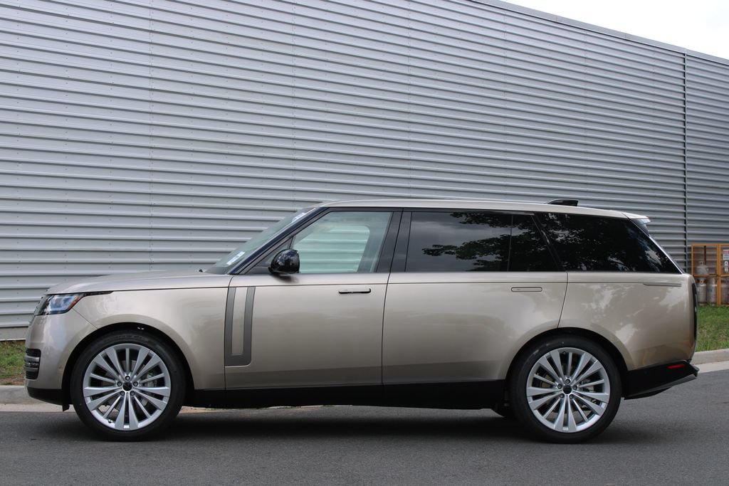 New 2026 Land Rover Range Rover Long Wheelbase SE AWD/4WD image 2