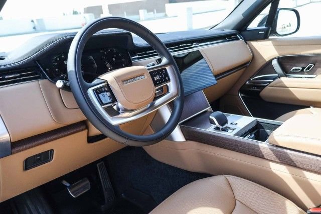 New 2025 Land Rover Range Rover Long Wheelbase SE image 18