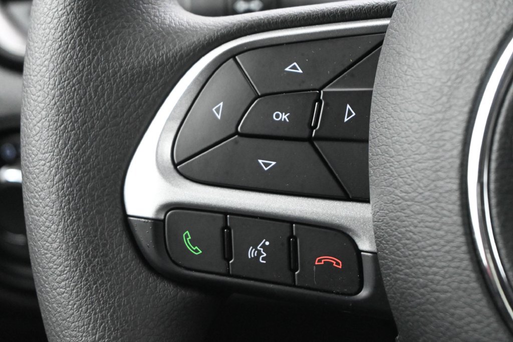 Used 2023 Jeep Renegade Latitude AWD/4WD image 6