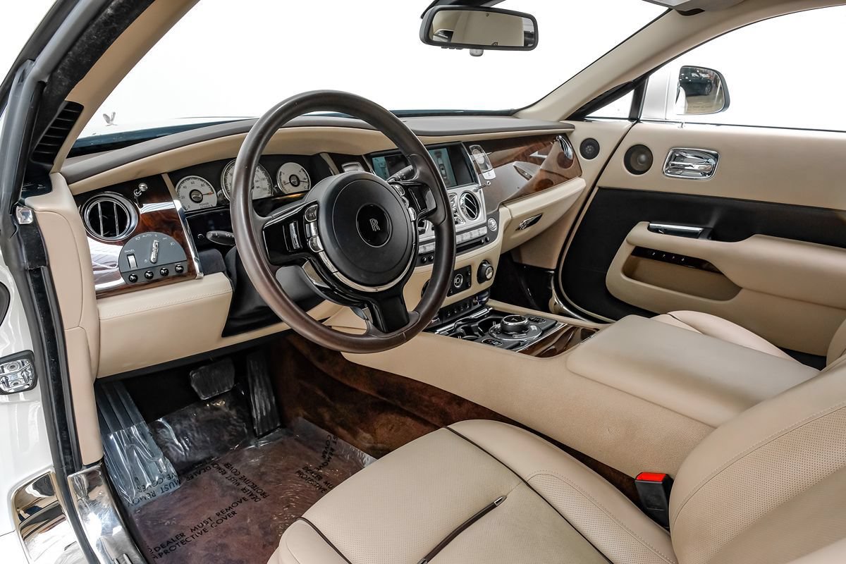 Used 2016 Rolls-Royce Wraith RWD image 3