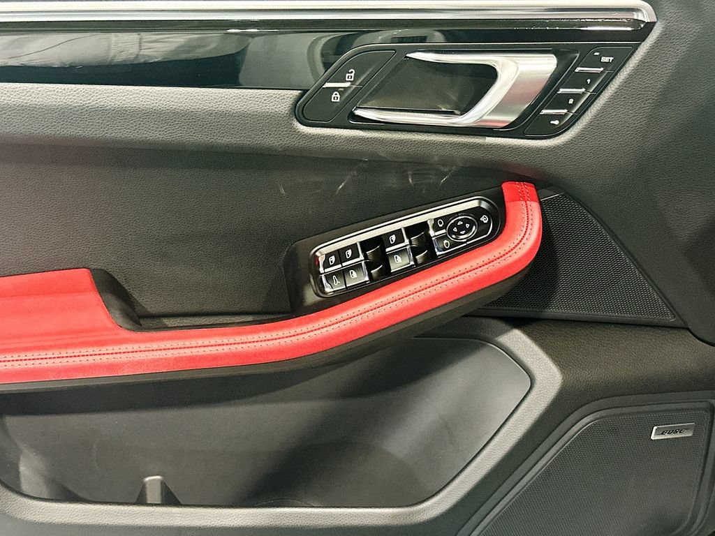 Used 2024 Porsche Macan AWD/4WD image 18