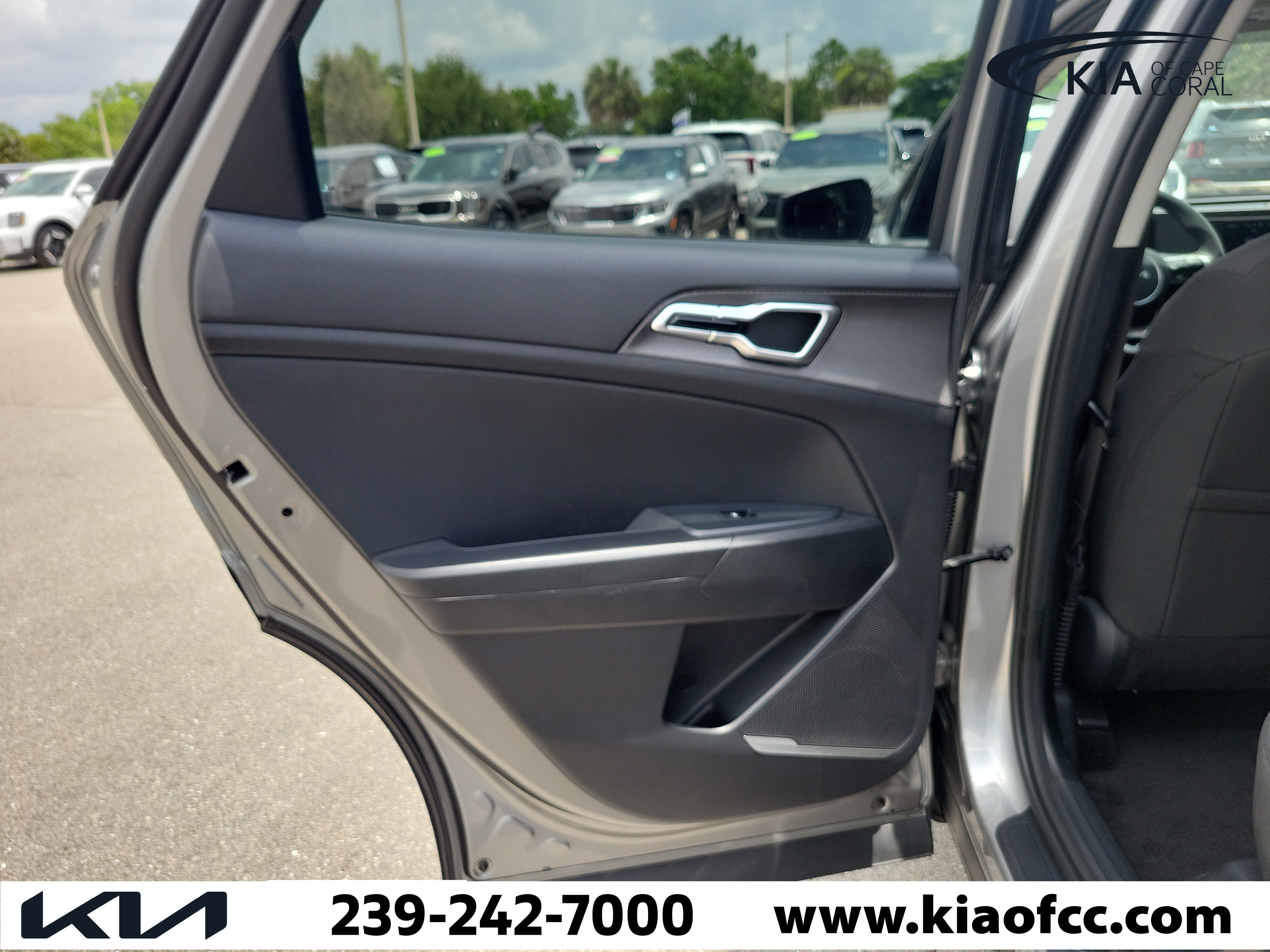 Used 2025 Kia Sportage LX AWD/4WD image 14