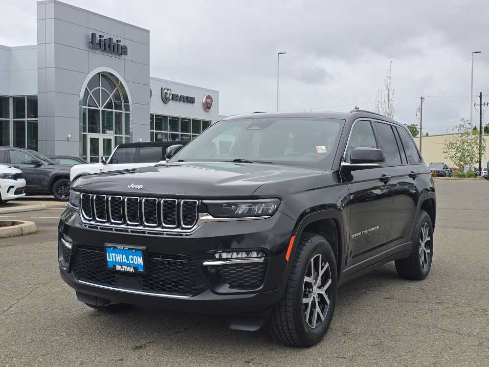 Used 2024 Jeep Grand Cherokee Limited AWD/4WD image 1