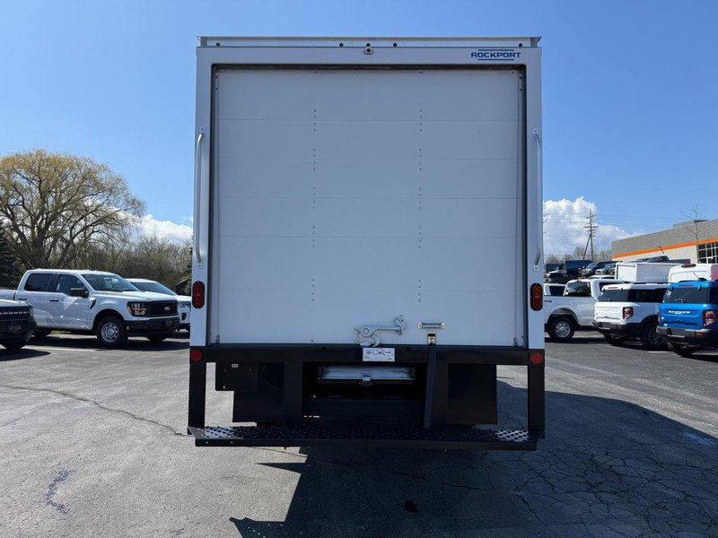 New 2027 Ford E-350 and Econoline 350 Super Duty w/ Interior Upgrade Package image 5