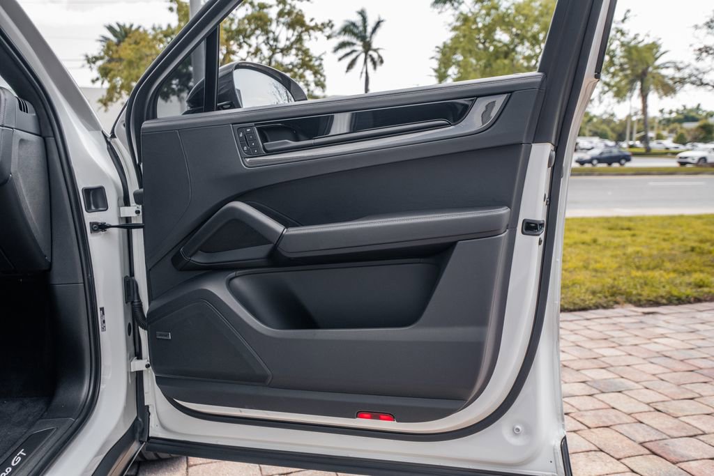 Used 2024 Porsche Cayenne Turbo GT image 32