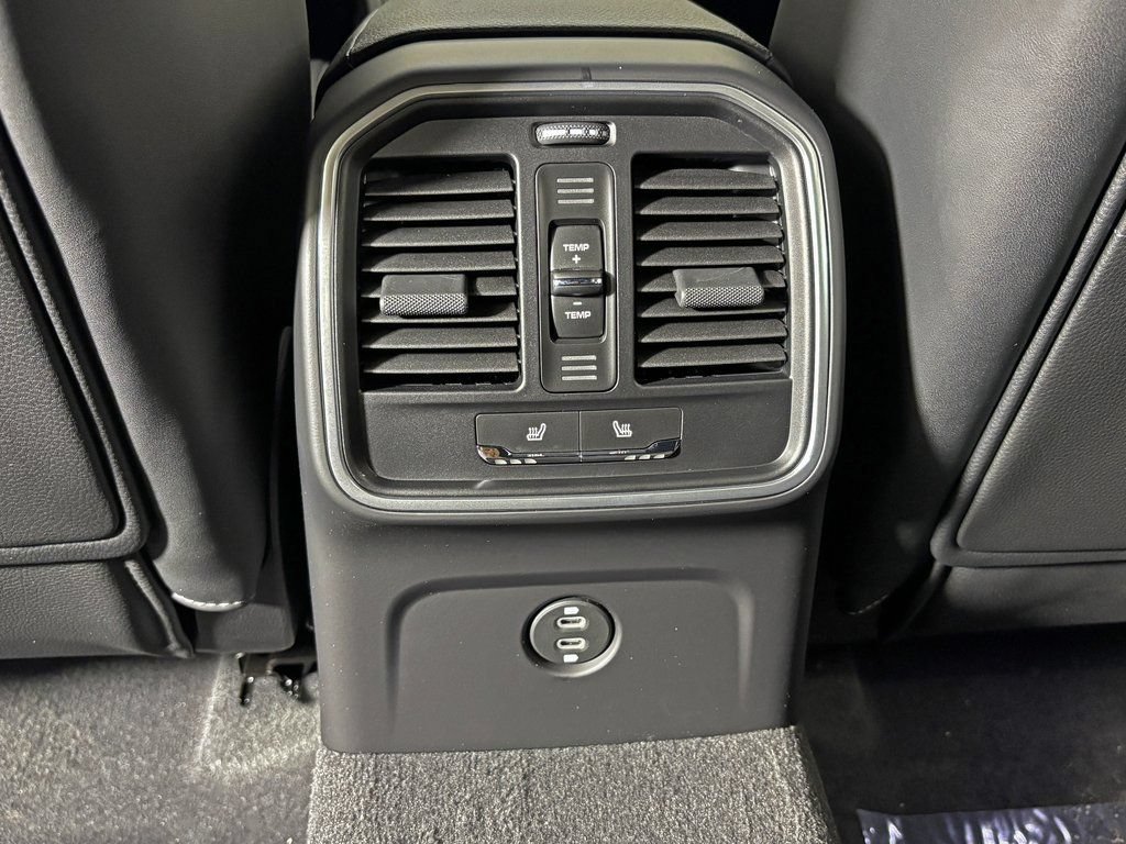 Certified 2026 Porsche Macan AWD/4WD image 36