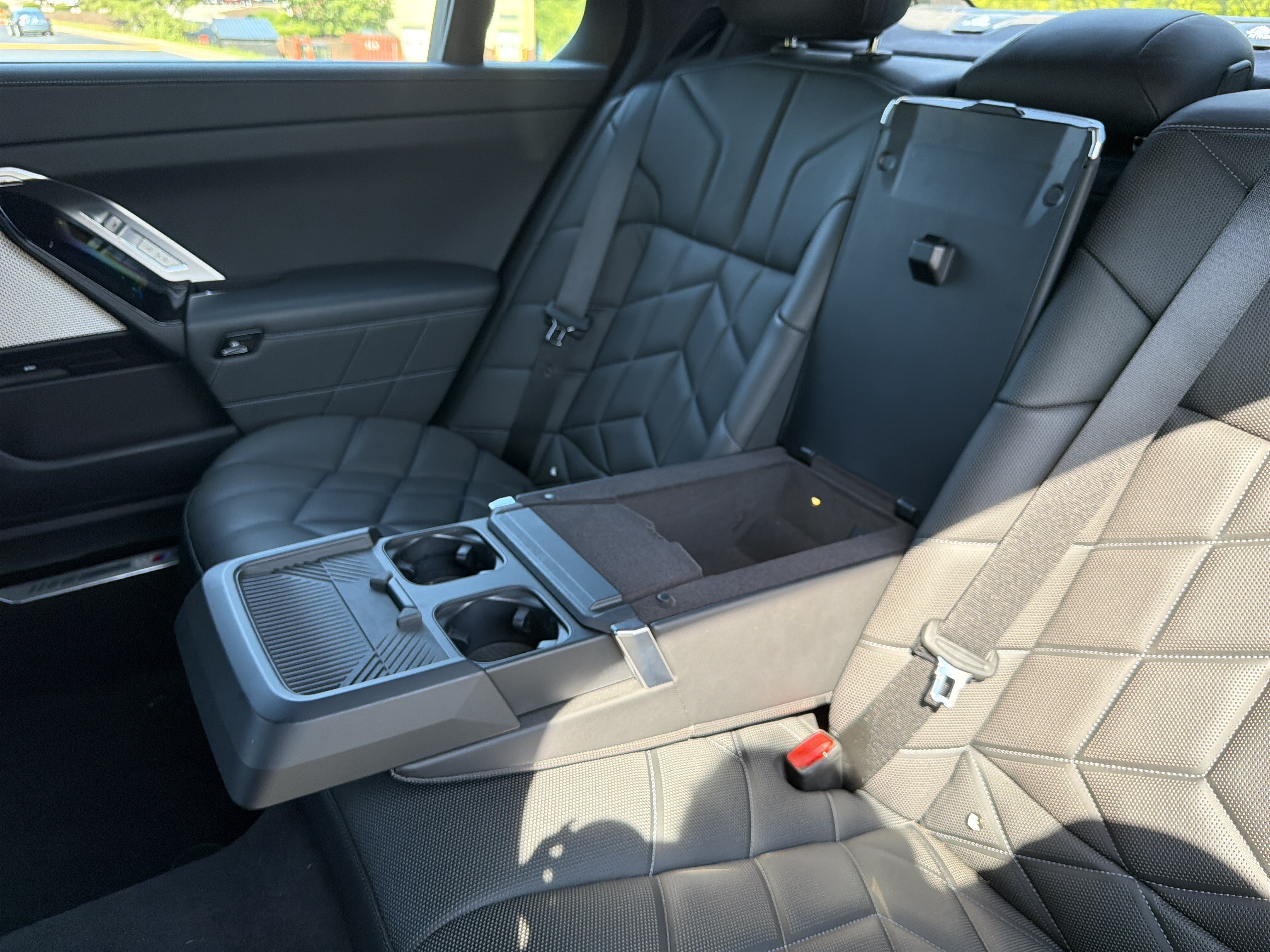 Used 2023 BMW 760i xDrive AWD/4WD image 46
