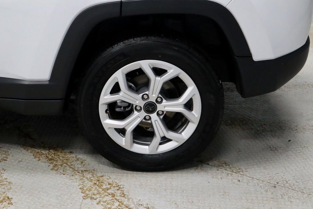 Used 2025 Jeep Compass Latitude image 18